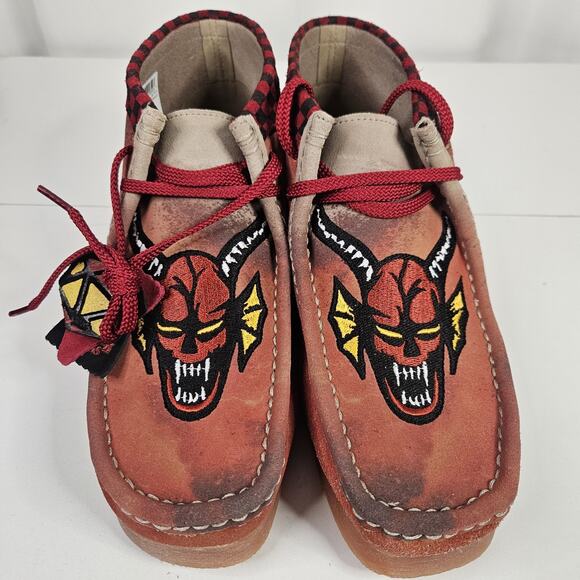 Men's Clarks Wallabee Evo Stranger Things Dark Sand Hell Fire Club Mens 8.5 NWOB - Picture 4 of 11